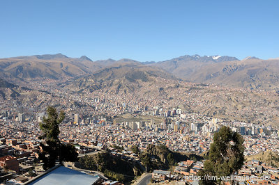 La Paz liegt in einem Talkessel - die besten Lagen finden sich ganz unten, da dort die Luft besser und der Wind etwas weniger streng ist.