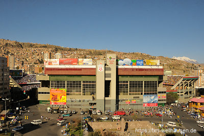 Das Nationalstadion von Bolivien in La Paz - Fußball auf 3600m Höhe ist nur etwas für Trainierte.
