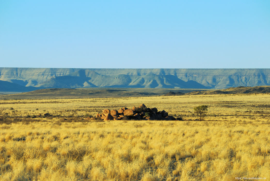 Weite Landschaften findet man in Namibia zwar viele - leider täuscht der idyllische Eindruck ein wenig: alles ist Farmland.